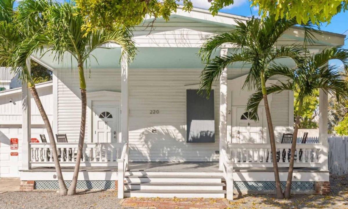 Historic Seaport House | The Mesa House - One block from Duval St