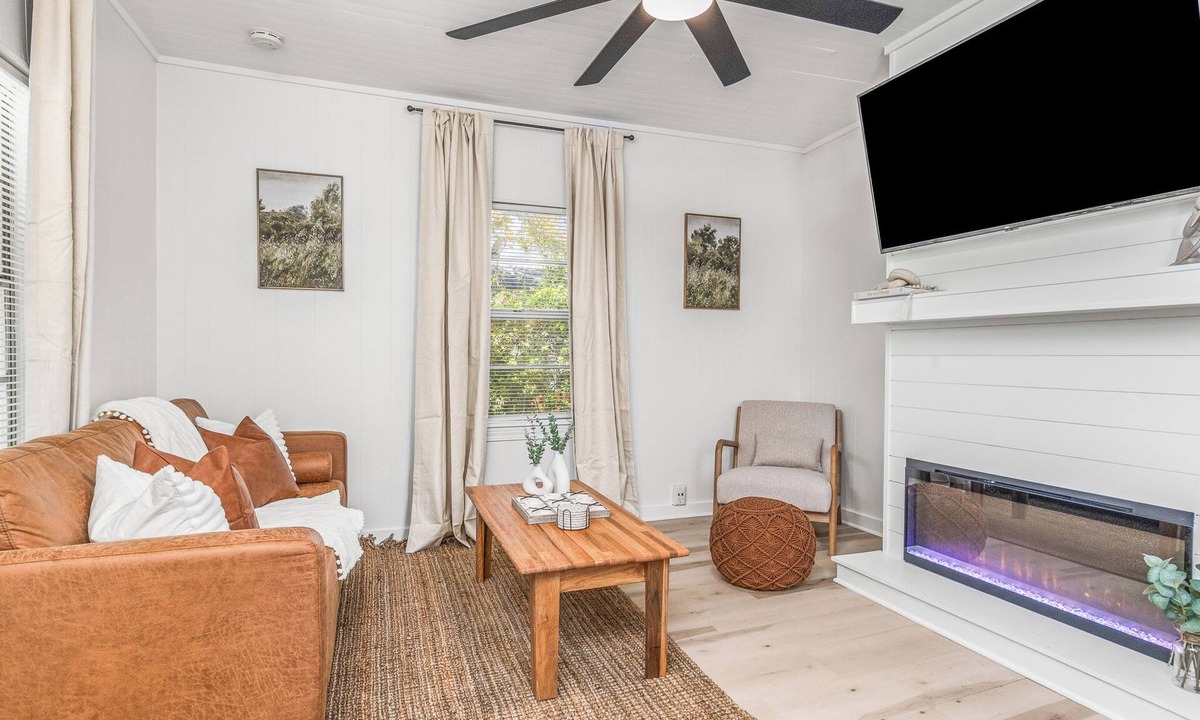Southeast Pensacola House | The P'Cola Sunrise. 1 bed 1 bath cottage