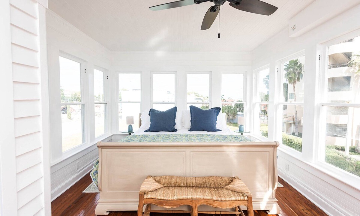 Cocoa Bed & Breakfast | The Palm Room in Private Ensuite in Boutique B&B, The Parrish Grove Inn