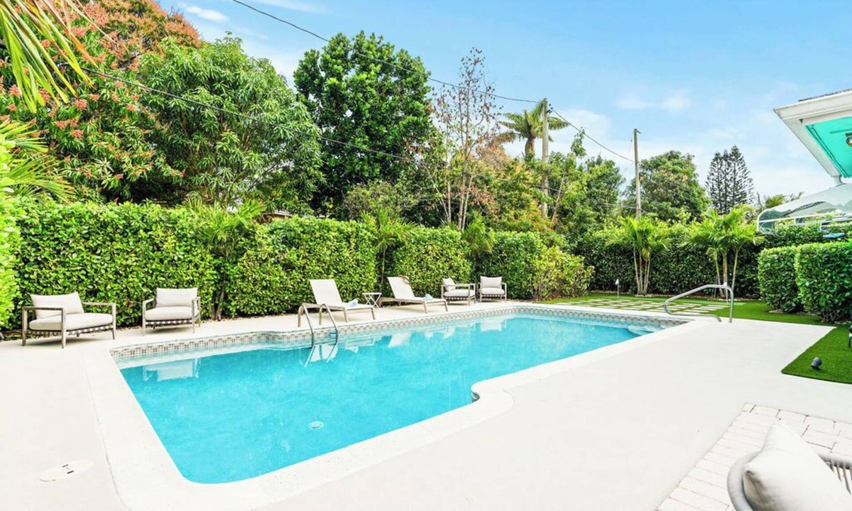 Parker Ridge House | The Palmside Escape: Heated Pool, Putt, Relax