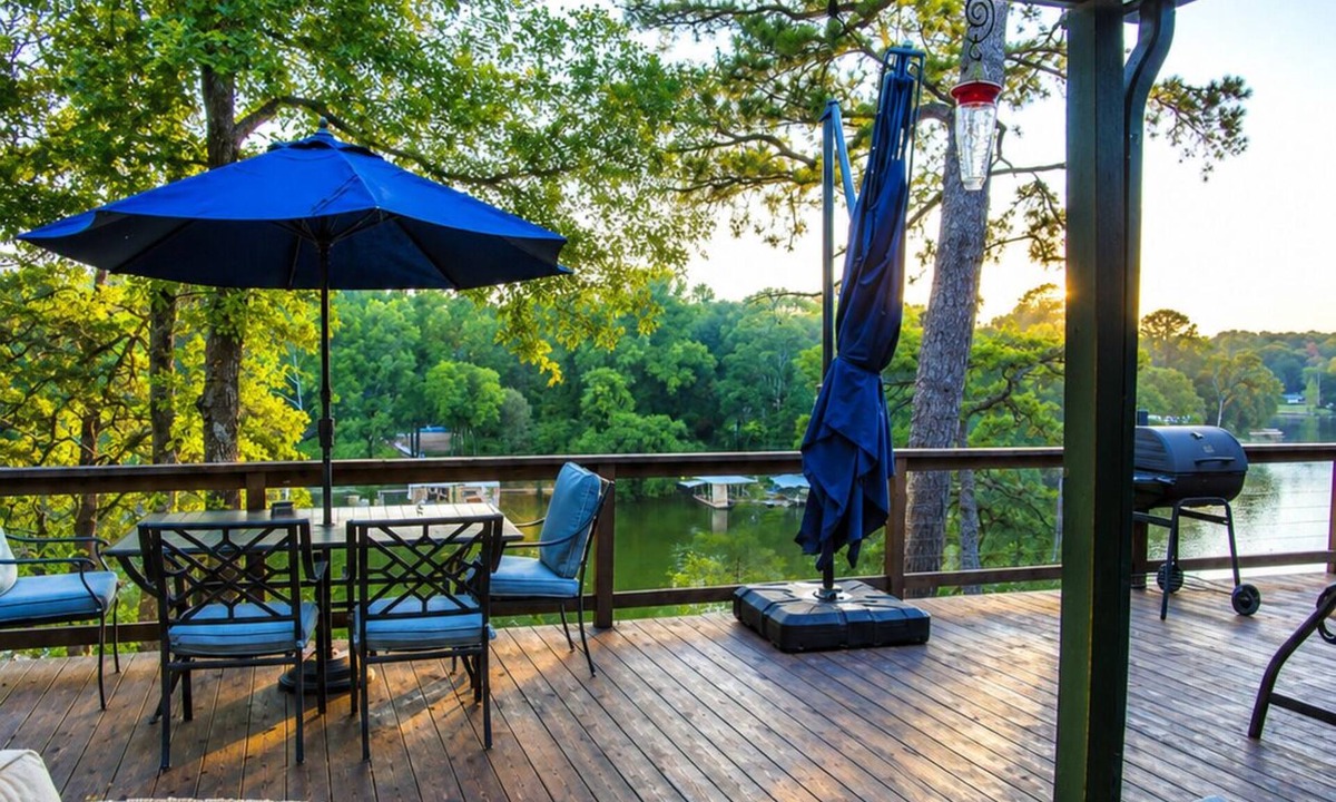 Royal Cabin | The Pine ~ Lakefront Cabin ~ Swim Dock ~ Pet Friendly ~ Near Hot Springs