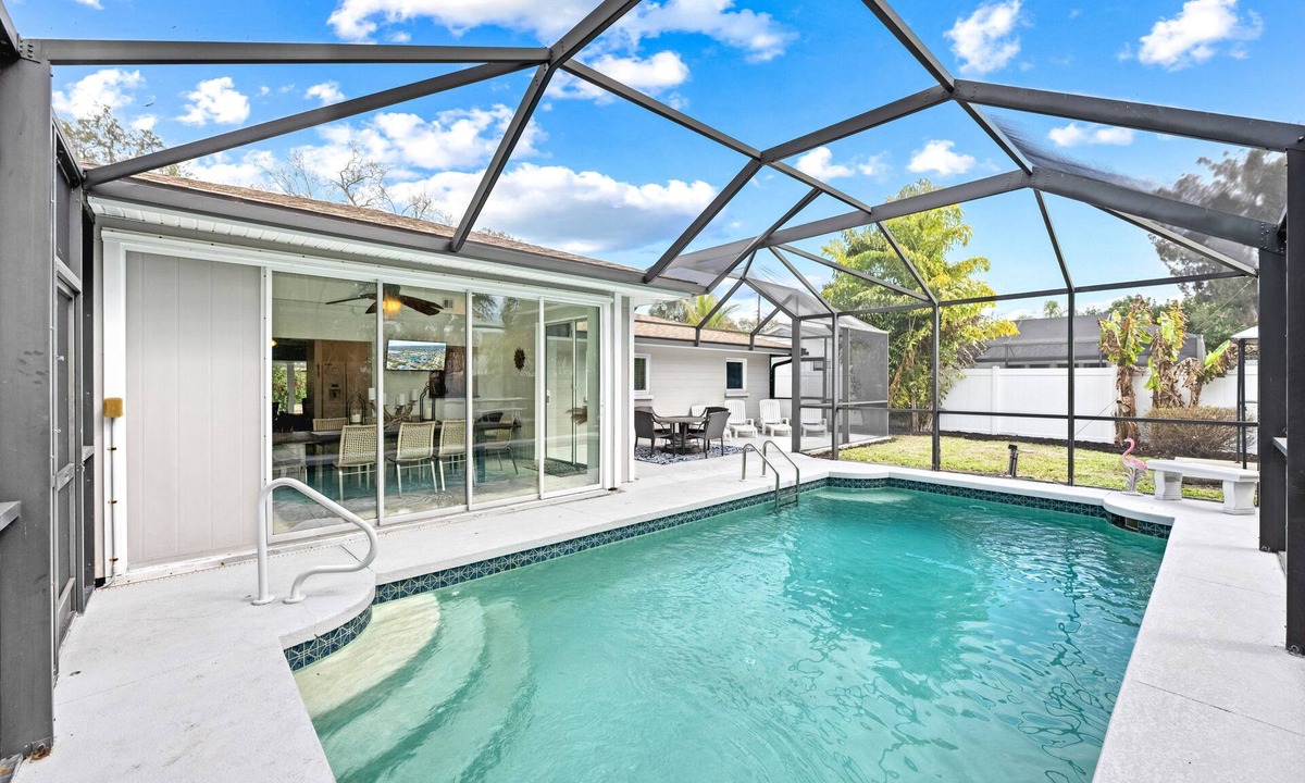 Gulf Gate Estates House | The Siesta Shortcut | Spacious Pool Home Minutes to Siesta Key Beach
