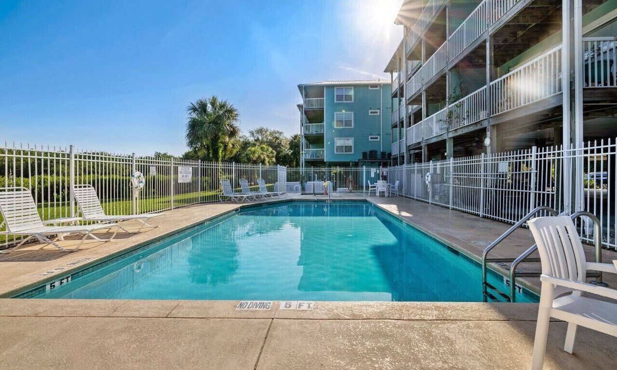 Cedar Key Condo | The Skimmer Condo: Downtown on the Bay - Nature Views - Bird watching