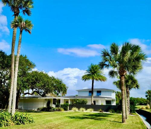 Ponte Vedra Beach House | The Spacious Beach House within 5-minutes walk to Ponte Vedra Beach, close Mayo Clinic, and TPC Sawgrass