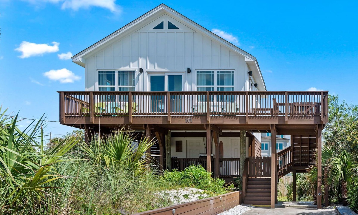 Villa Primera House | 🏖️ The Surf Shack | Gulf Views + 30 Steps to Beach | Budget + Pet-Friendly 🐾