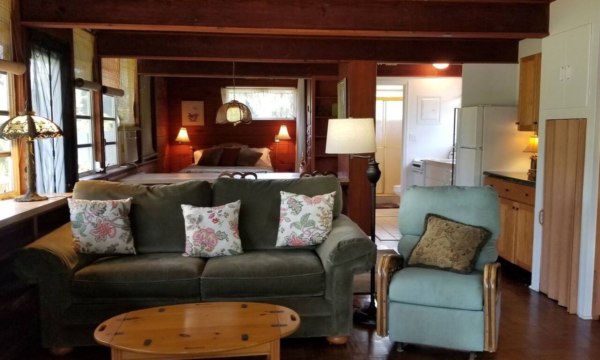 Melbourne Village Apartment | The Treehouse:Treeline View, Screened Porch, Private Balcony