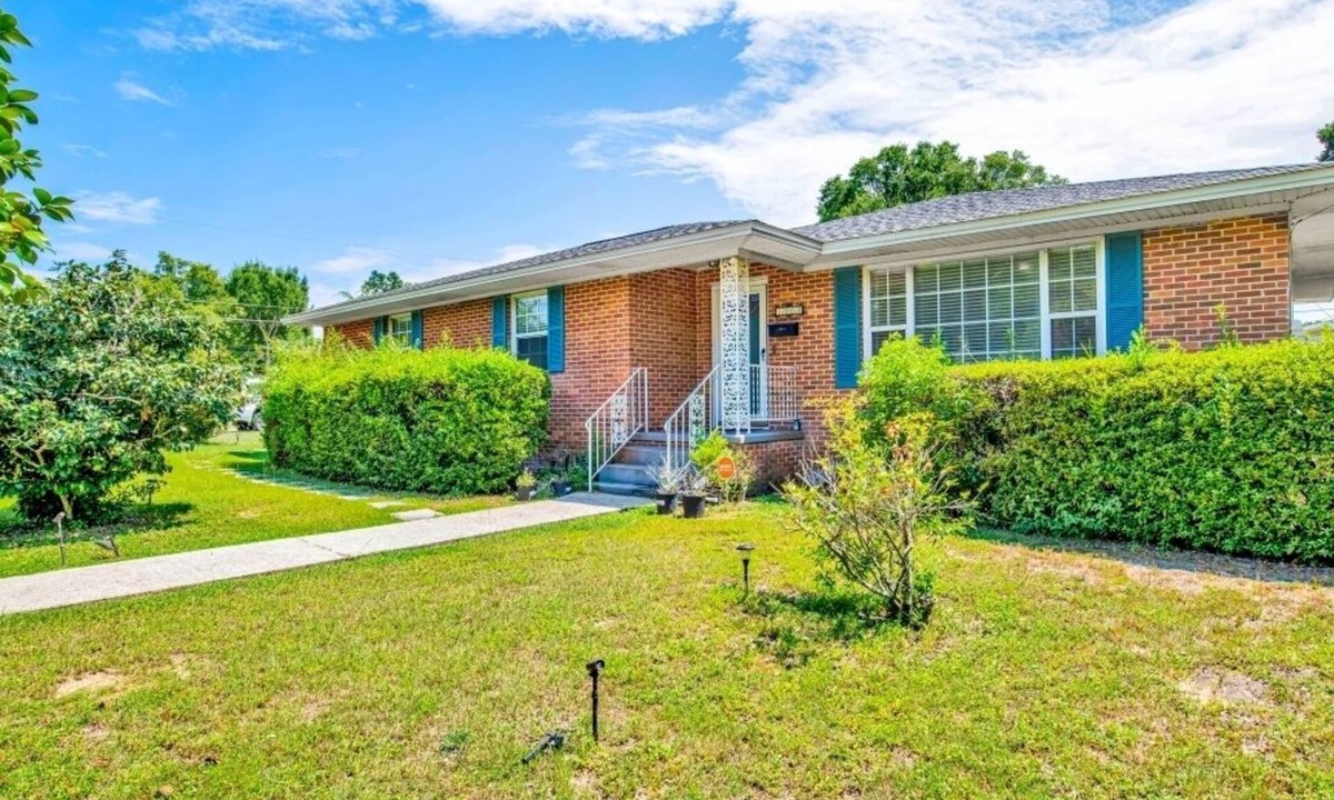 East Pensacola Heights House | These units are in the highly sought after Pensacola Heights neighborhood.