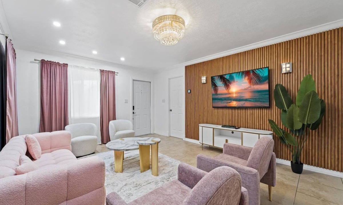 Coral Ridge Isles Apartment | This apartment is a 2 bedroom(s), 2 bathrooms, located in Oakland Park, FL.