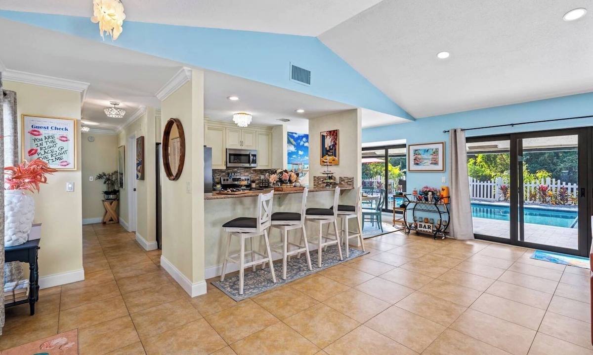 Tropic Palms House | Tiki Hut, Htd Pool, Billiards, Putt-Putt, Canal