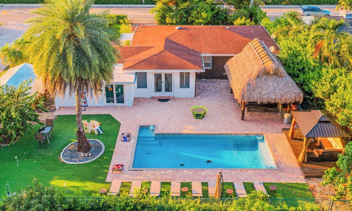 North Central Hollywood House | Tiki Oasis with outside kitchen Game Room Fire Pit 4BR Retreat Pool