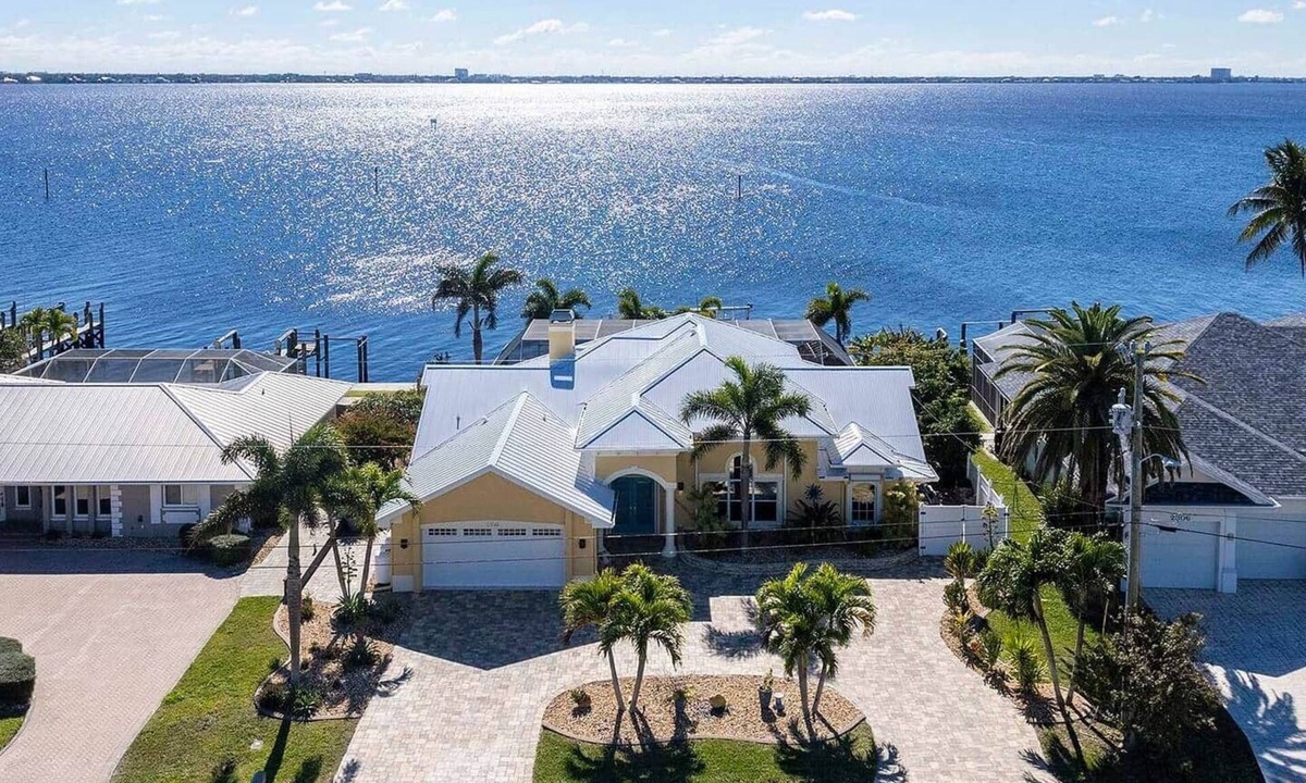 Caloosahatchee House | TikiTime Tropical Riverfront Retreat
