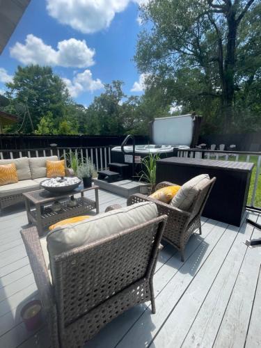 Franklinton House | Tiny Home in Town-Hot Tub - Privacy Fence - Fire Pit - Kids Play Area & 15 minutes to the Bogue Chitto State Park