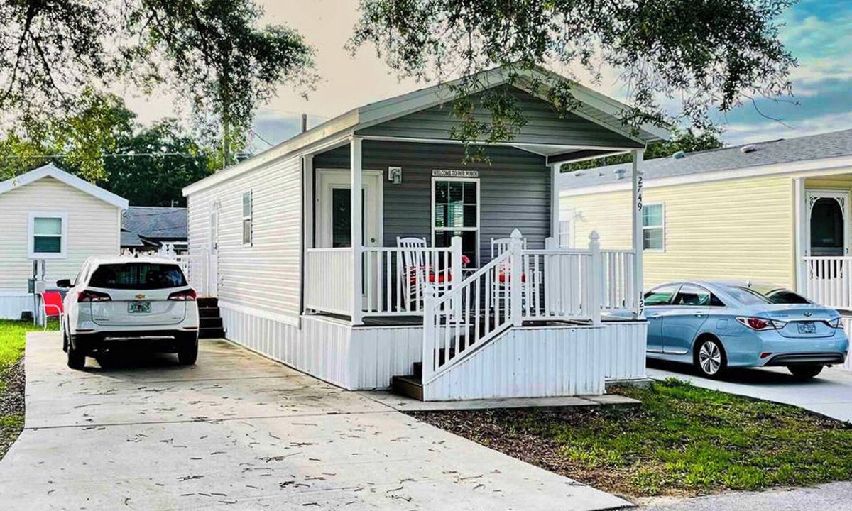 Kissimmee Cottage | Tiny House in Kissimmee sleeps 4, only 20 minutes to Disney/Universal
