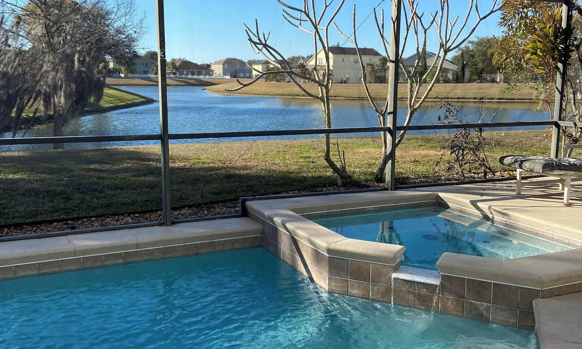 Crescent Lakes House | Tranquil 4-bedroom house on the lake with amazing sunset views.