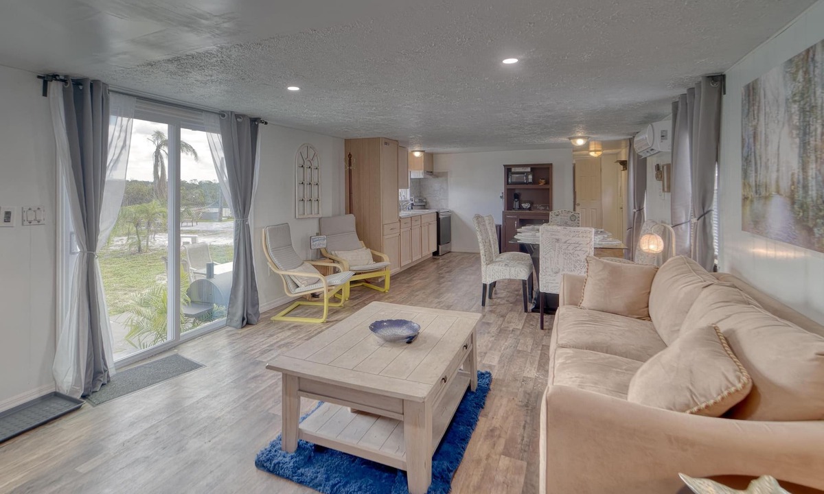Southside Rural Community House | Tranquil Oasis, Private Entrance & Kitchen