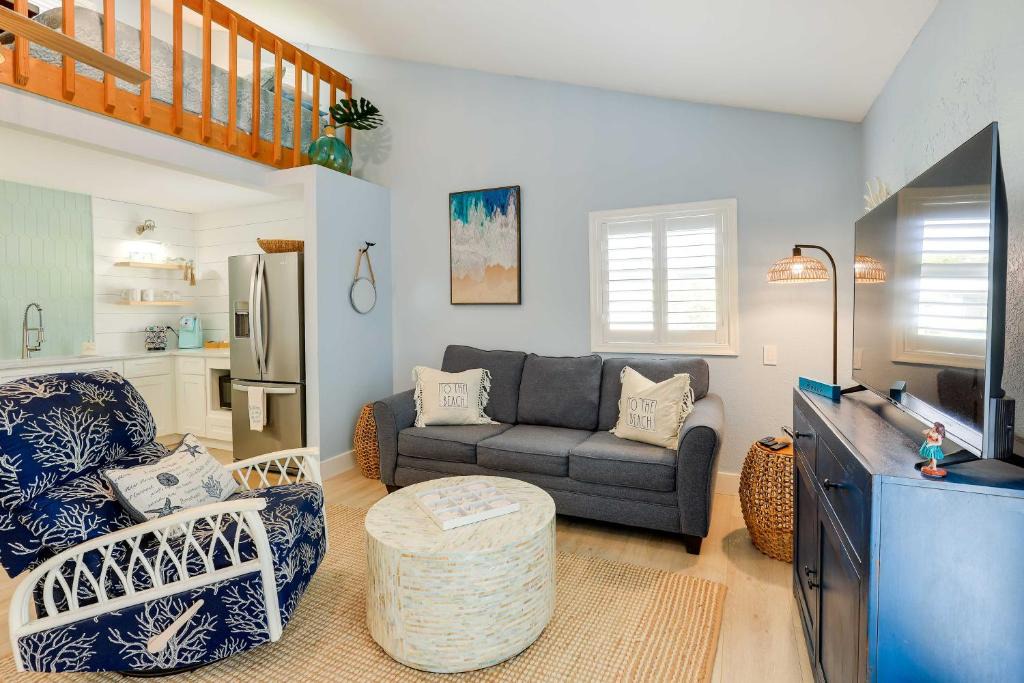 Hobe Sound House | Tropical Cottage < 2 Mi to Hobe Sound Beach!