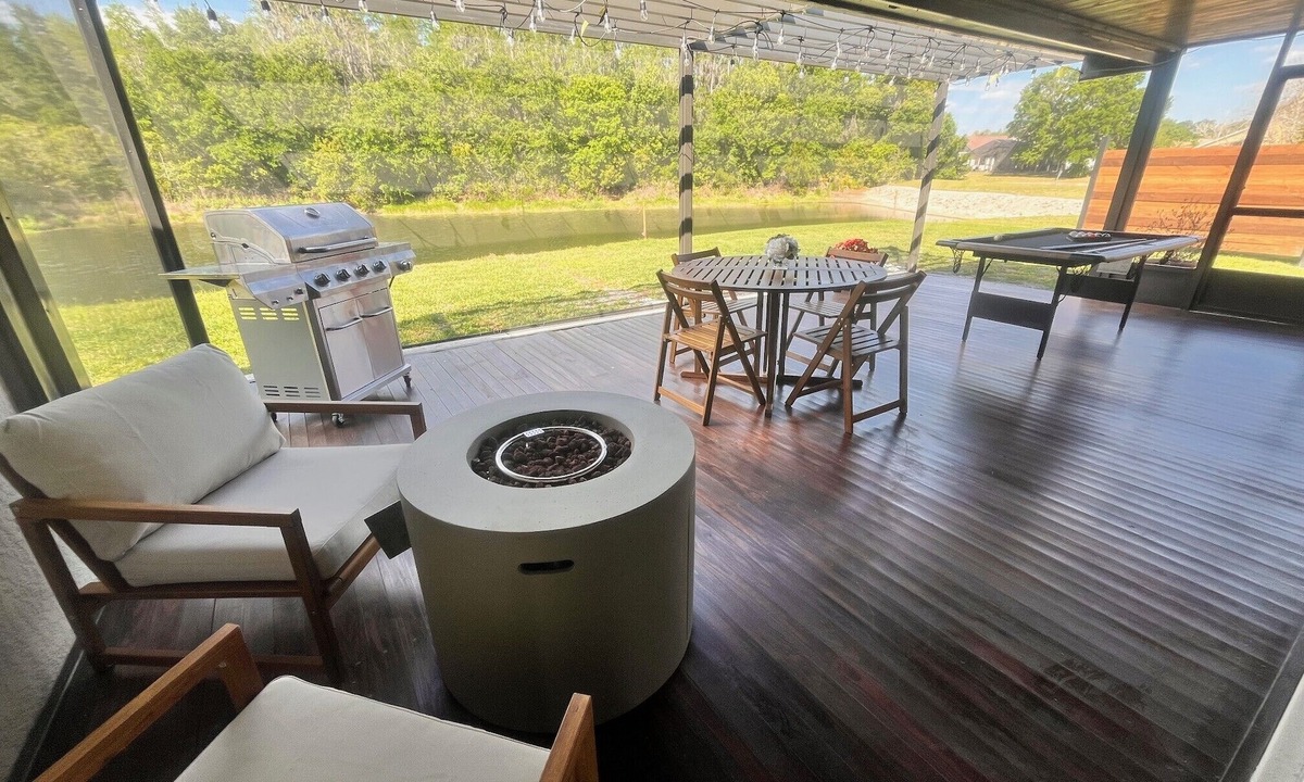 Meadow Pointe House | Tropical Lakeview Retreat- Free Live FIFA World Cup TV- Pool Table & Fire Pit