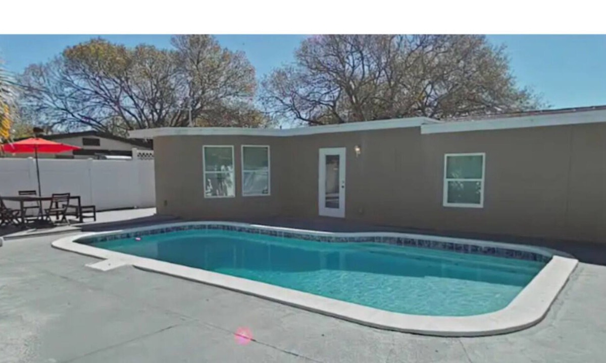 Sun Bay South House | TROPICAL POOL HOME/NEAR BEACH/RESTAURANTS/MARINA!
