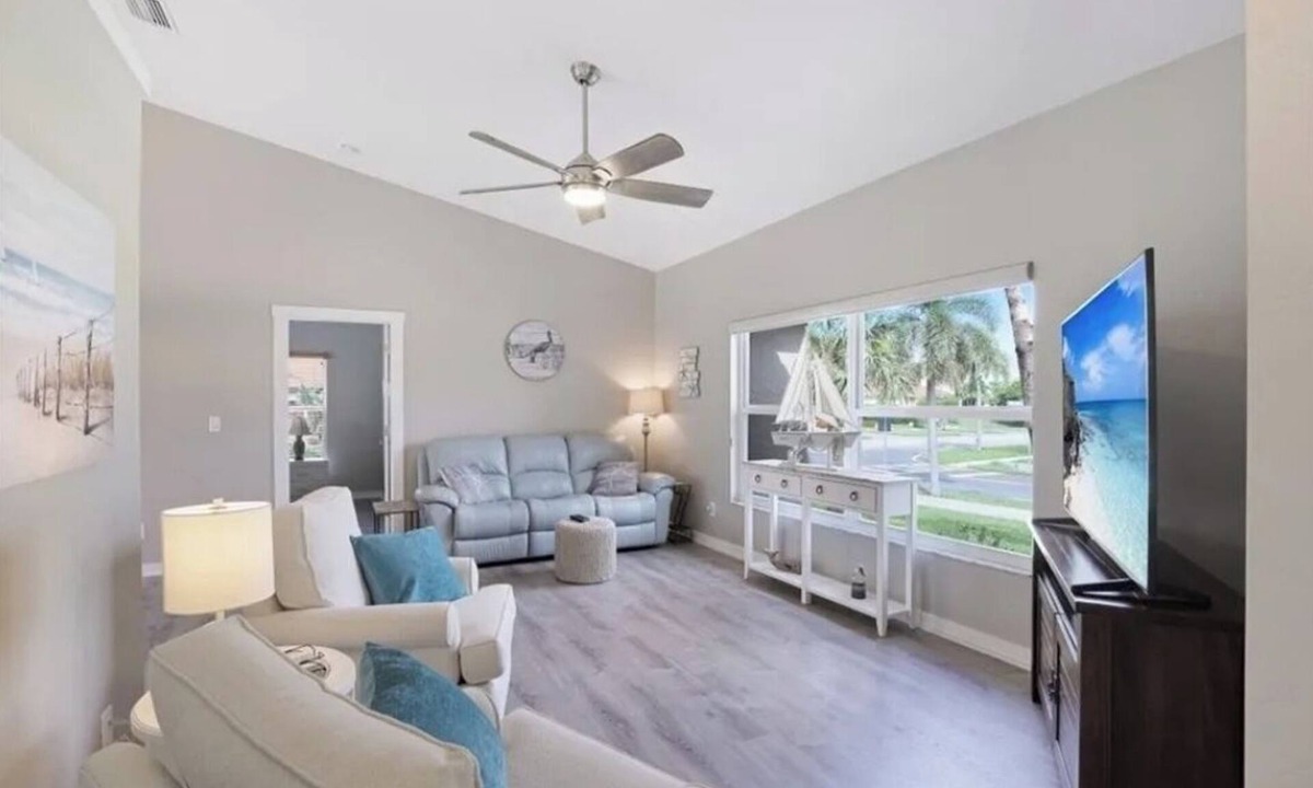 Marco Island House | Tropical Vacation Home Marco Island Florida - Close to Beaches-Pet Friendly-POOL