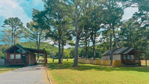 Groveoak House | Twin Cabin Pet Friendly Fenced Lake Guntersville