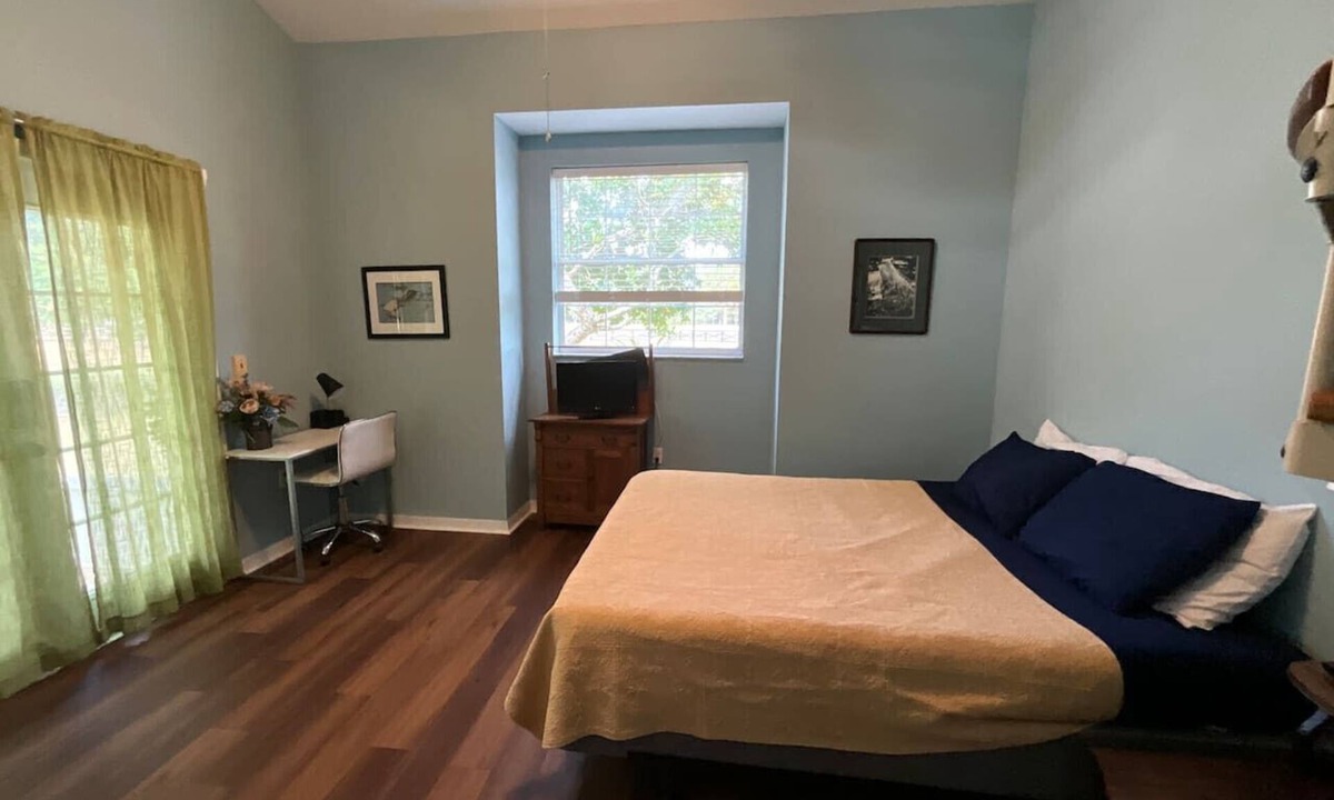 Williston House | Two Hawk Hammock Suite
