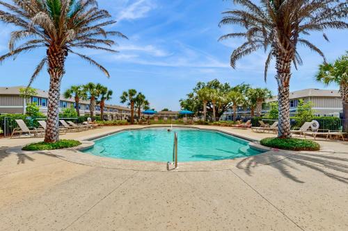 South Pensacola House | Two-story townhome near the beach with WiFi washer and dryer