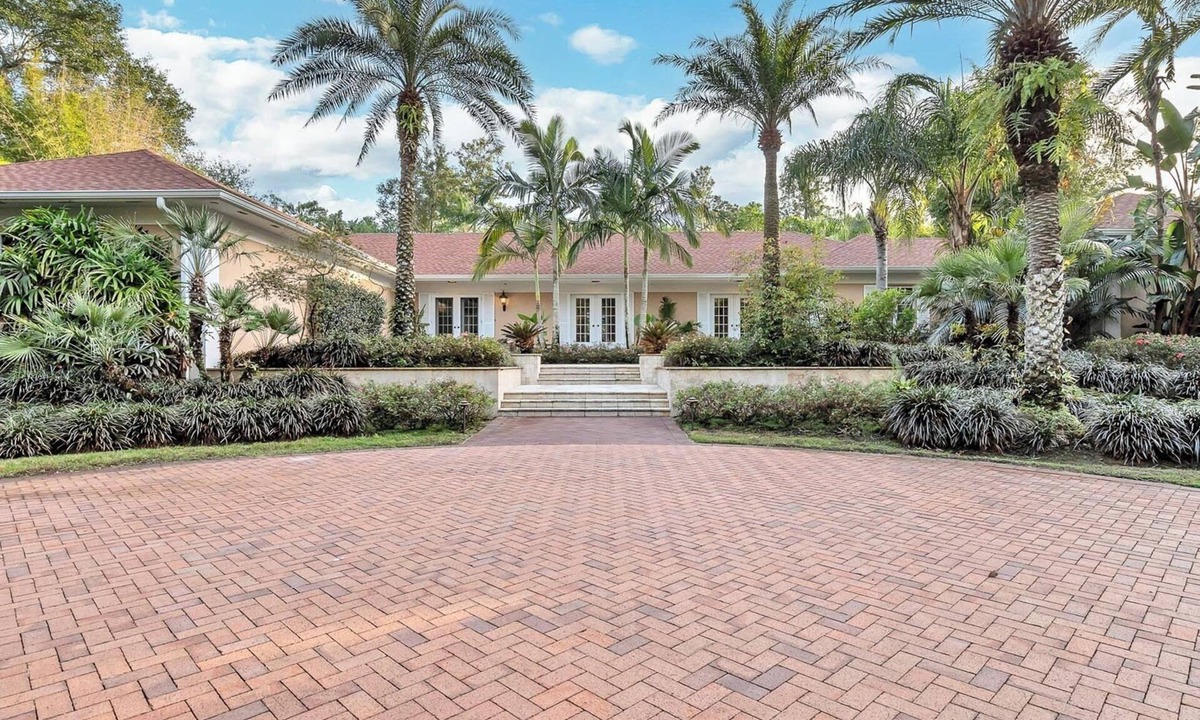 Lake Wales House | Ultra Private Central Florida Luxury Home with Pool