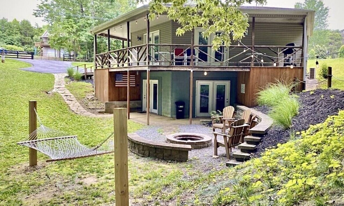 Jamestown Cottage | Unique Hexagon Cottage Atop Marina · Boat Parking · 3 En Suite Baths · Pets okay