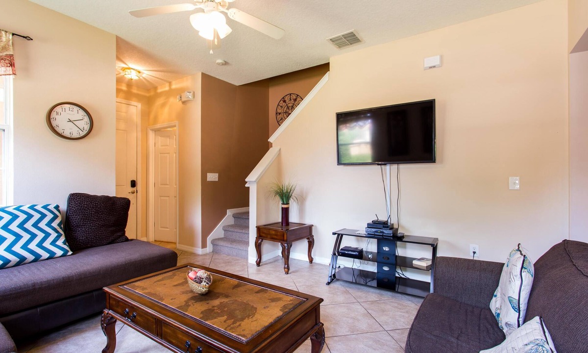Crestwynd Bay House | Unit 5 | 3BR Home | 2 Mi to Disney | Pet Friendly | Heated Pool | Gated