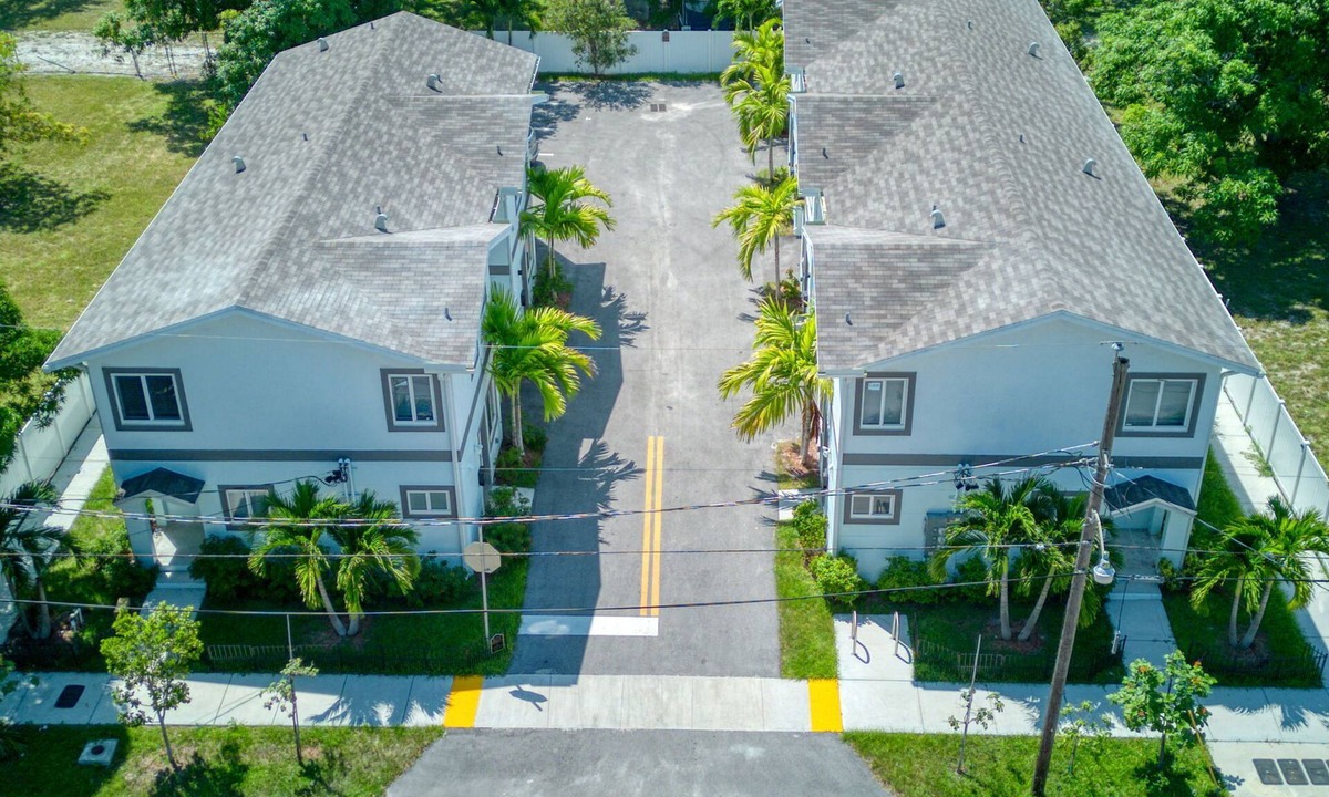 Downtown Fort Lauderdale House | Up to 30 Guests in 3 Identical Brand New Townhomes in Downtown Fort Lauderdale