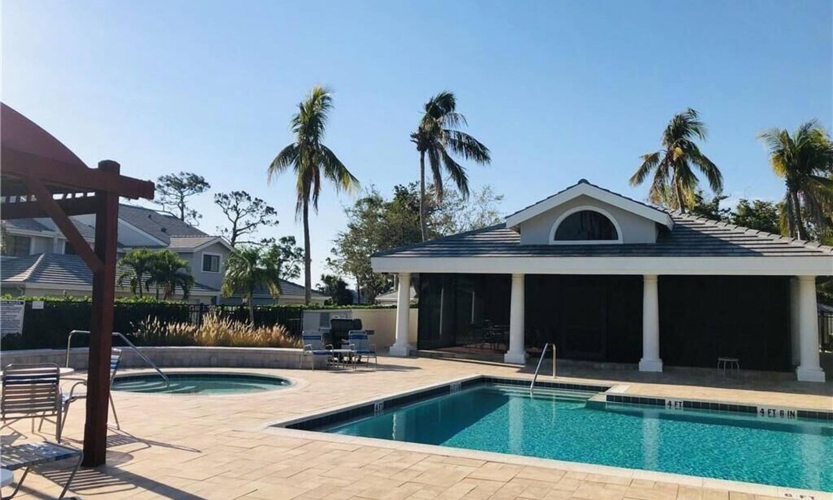Biggar Condo | Updated 1st floor Villa Condo 3/2 with attached Garage - 12 mins to the Beaches!