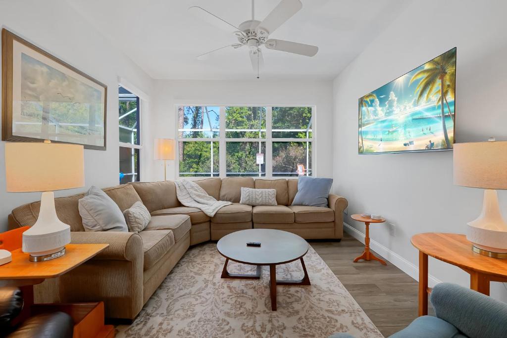 Esprit House | Updated 3BR Disney-Area Pool Home, Private Screened Pool, Peaceful Davenport