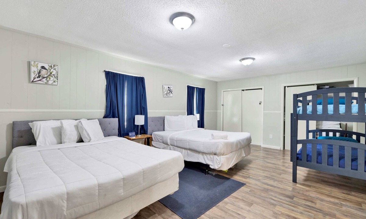 Crestline Heights House | Updated Kitchen, Near Downtown - Cozy on 86th