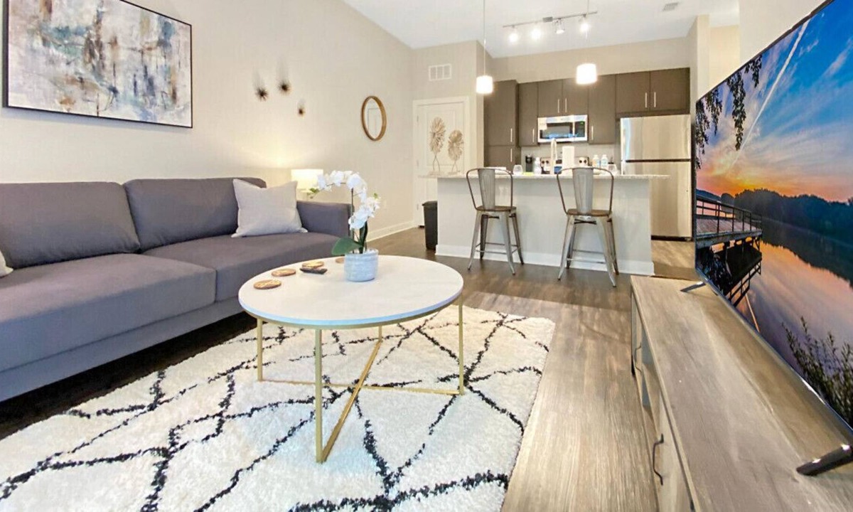 Carver City - Lincoln Gardens Apartment | Upscale Living in Heart of Tampa, Courtyard Views