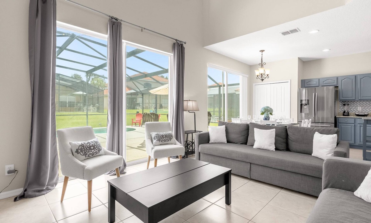 Solana House | Upstay Spacious Home w Private Pool Hot Tub
