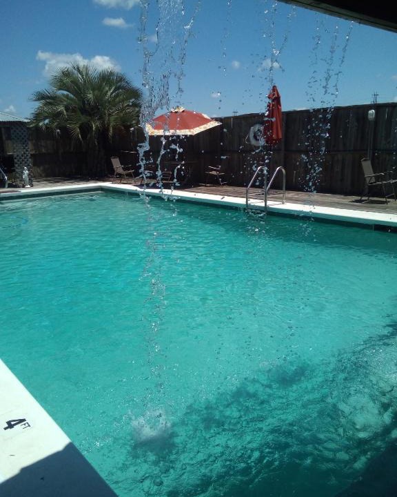 Fairhope House | Vacationing on budget