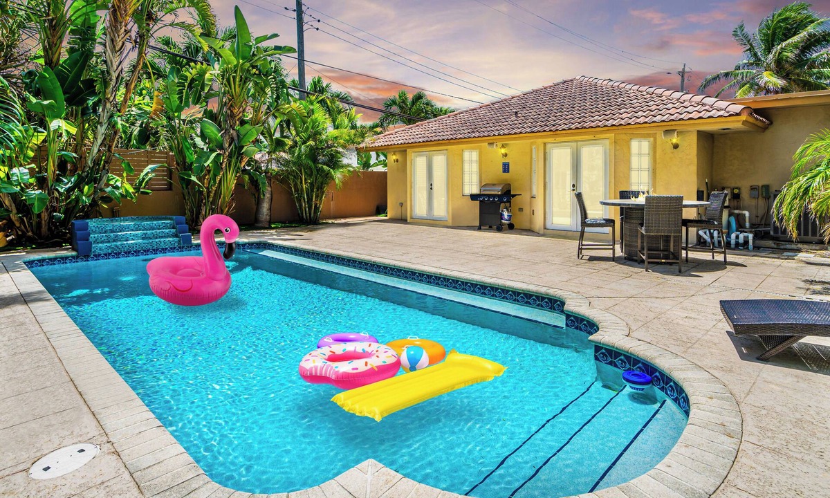 Birch Park Finger Streets House | Ventur Vintage Beach House with Luxury Pool