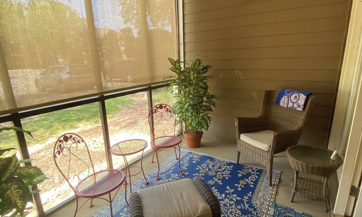 Foley Condo | Very nice & lovely 3 bed, 2 bath condo 1st floor, community pool, quiet area.