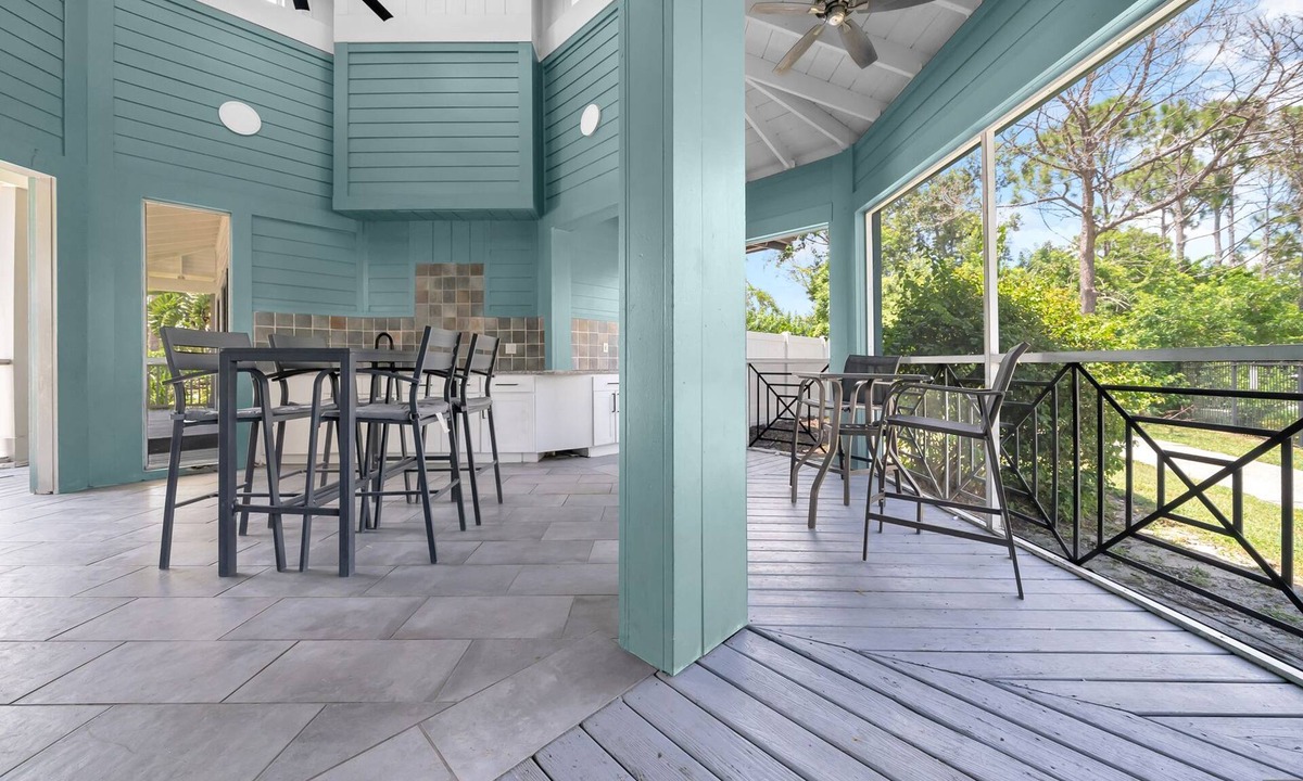 Tampa Apartment | Vibrant 2BR 2BA w King Bed Pool Gym 11
