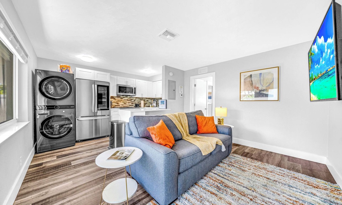 Victoria Park Apartment | Victoria Park Getaway! 1 Mile to Beach & Las Olas!