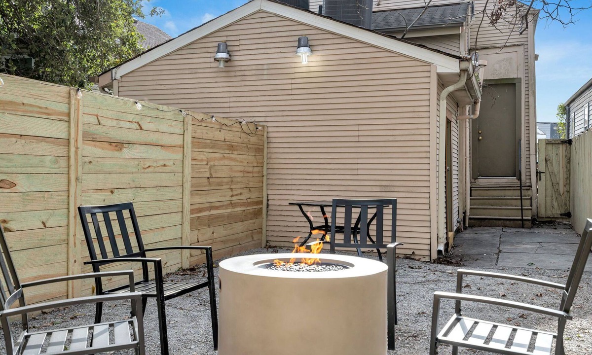 Tulane - Gravier House | Victorian duplex near Downtown & Superdome. 1 mile to FQ, yard with fire pit & BBQ.