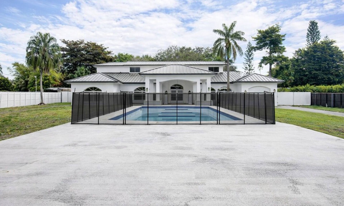 Tamiami House | Villa Blanca Serenity