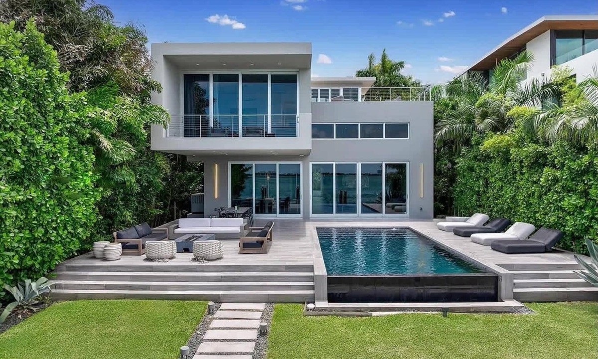 Venetian Islands House | Villa Carlo – A Serene Modern Waterfront Retreat on the Venetian Islands