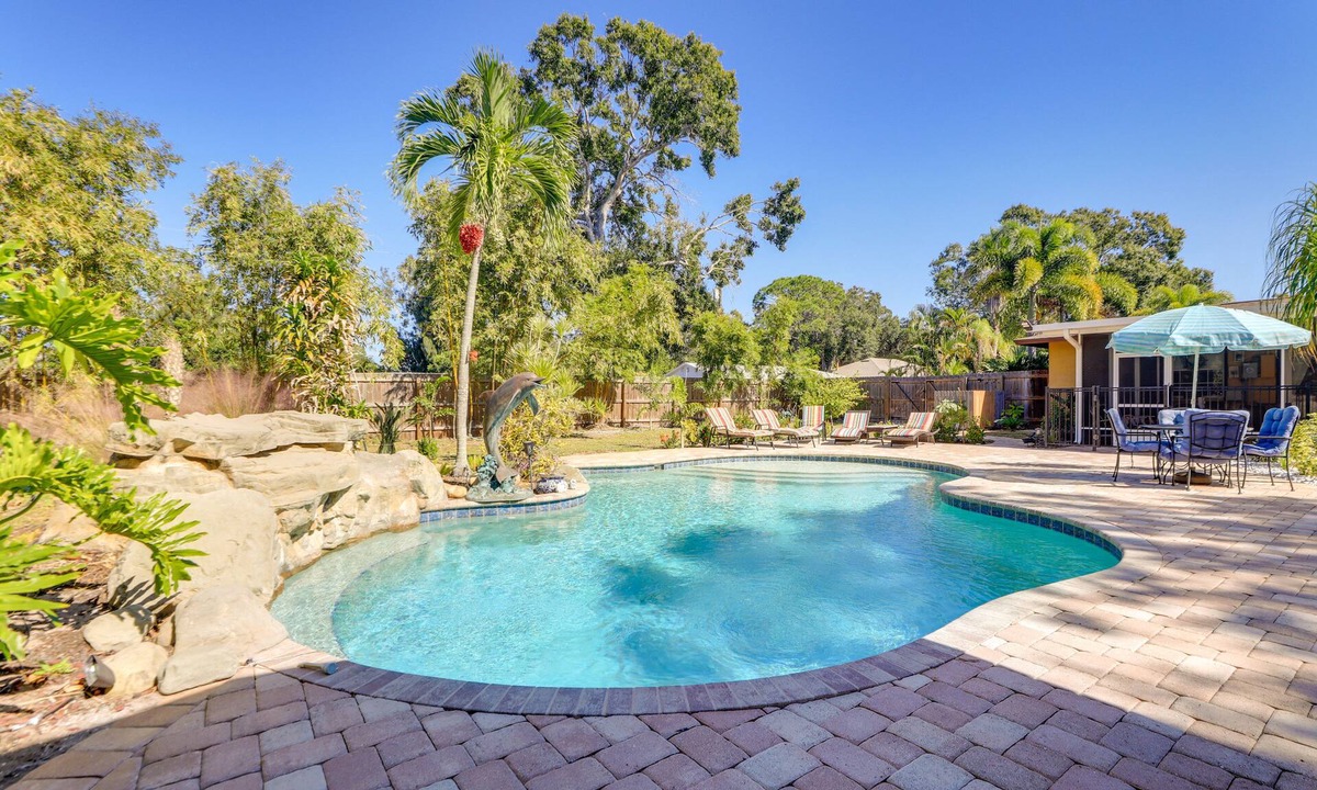 Flora Villa House | ‘Villa Giulia’ Home w/Outdoor Oasis in Sarasota!