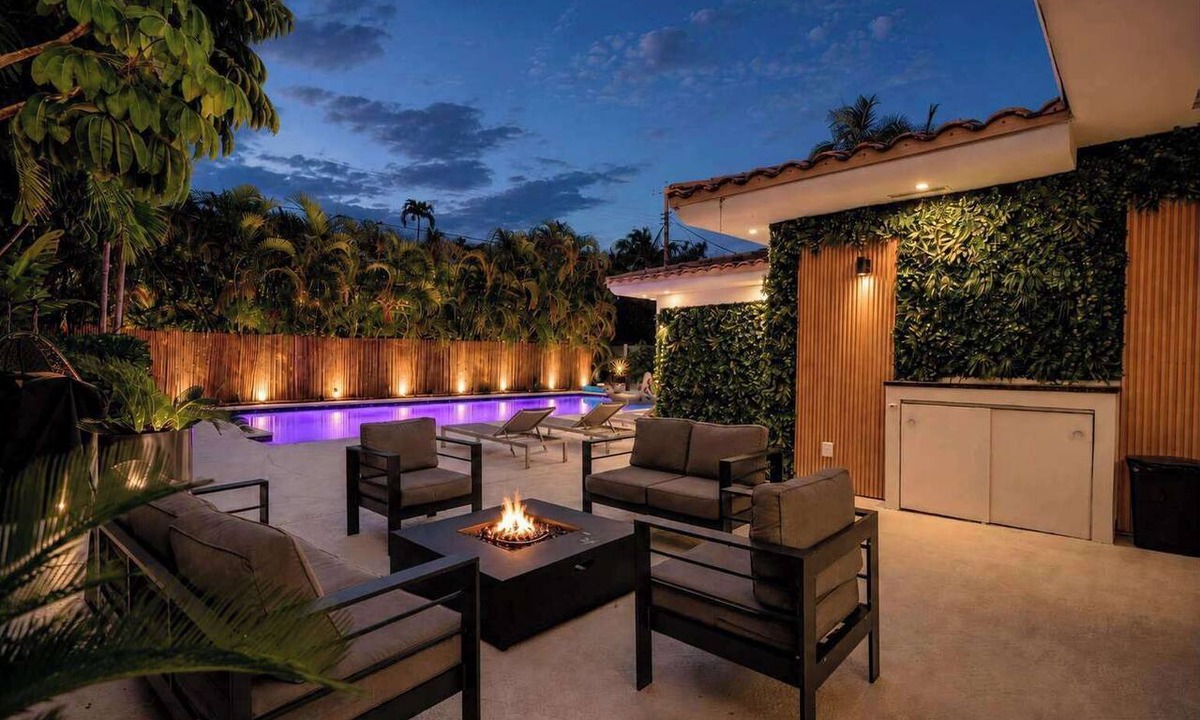 Biscayne Park Villa | Villa Paradiso New Pool Movie Theater Golf Firepit