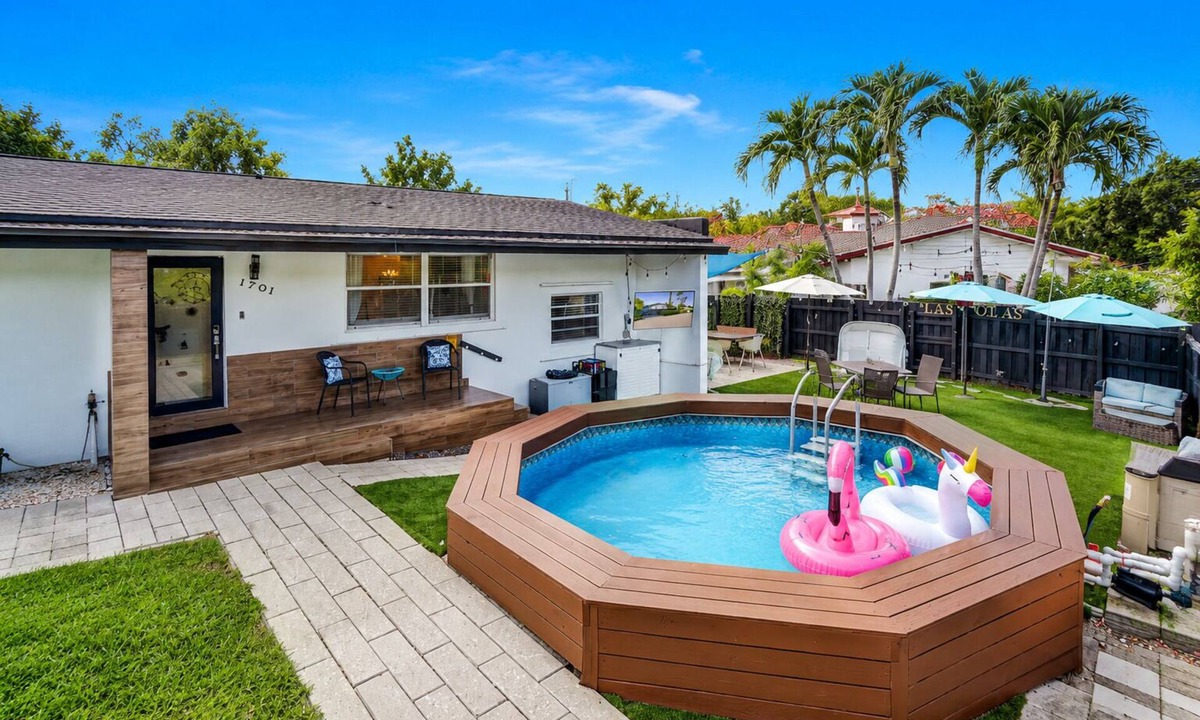 Edgewood House | VIP Concierge Pool, BBQ, Bikes Airport 5 mins