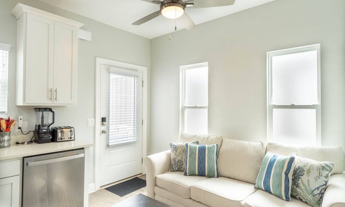 South Pensacola Apartment | Vista Flat - Downtown Pensacola