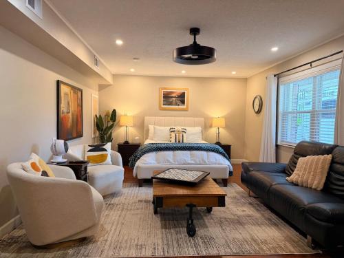Mount Dora Villa | Vista Vibes - Upscale Studio Escape on an Acre with Boat Parking