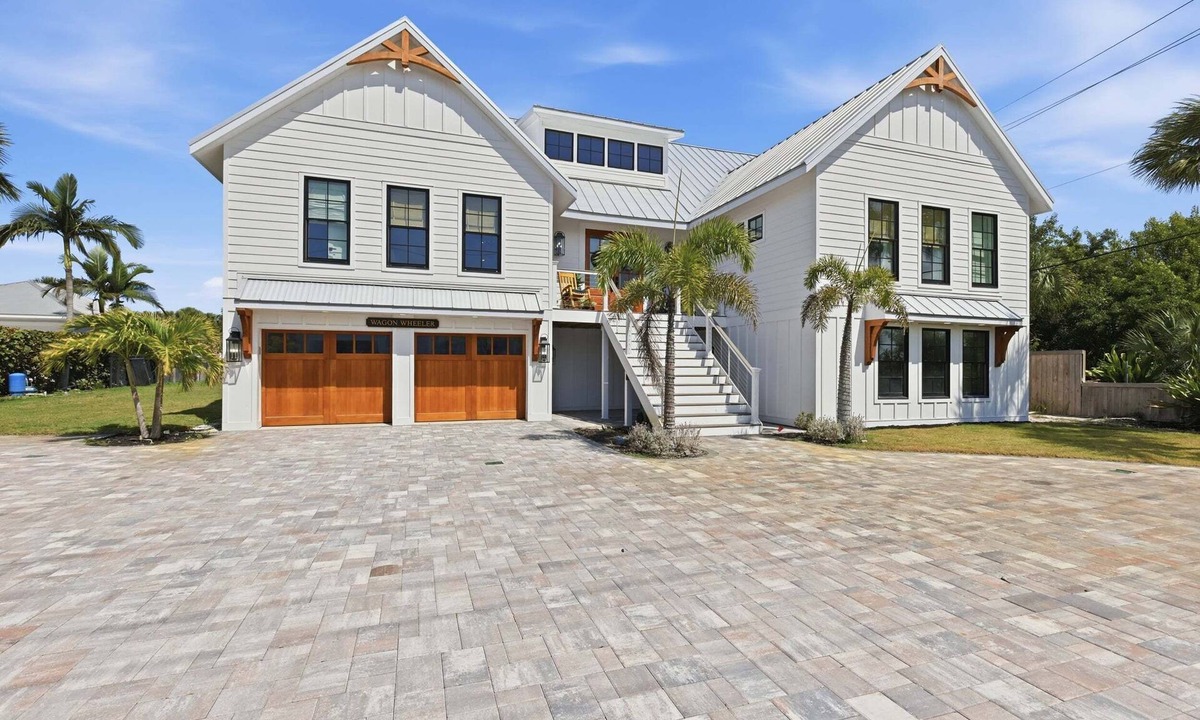 Golden Beach House | Wagon Wheeler 6 Bed 4 Bath Private Pool Close to Gulf & Village Sleeps 12