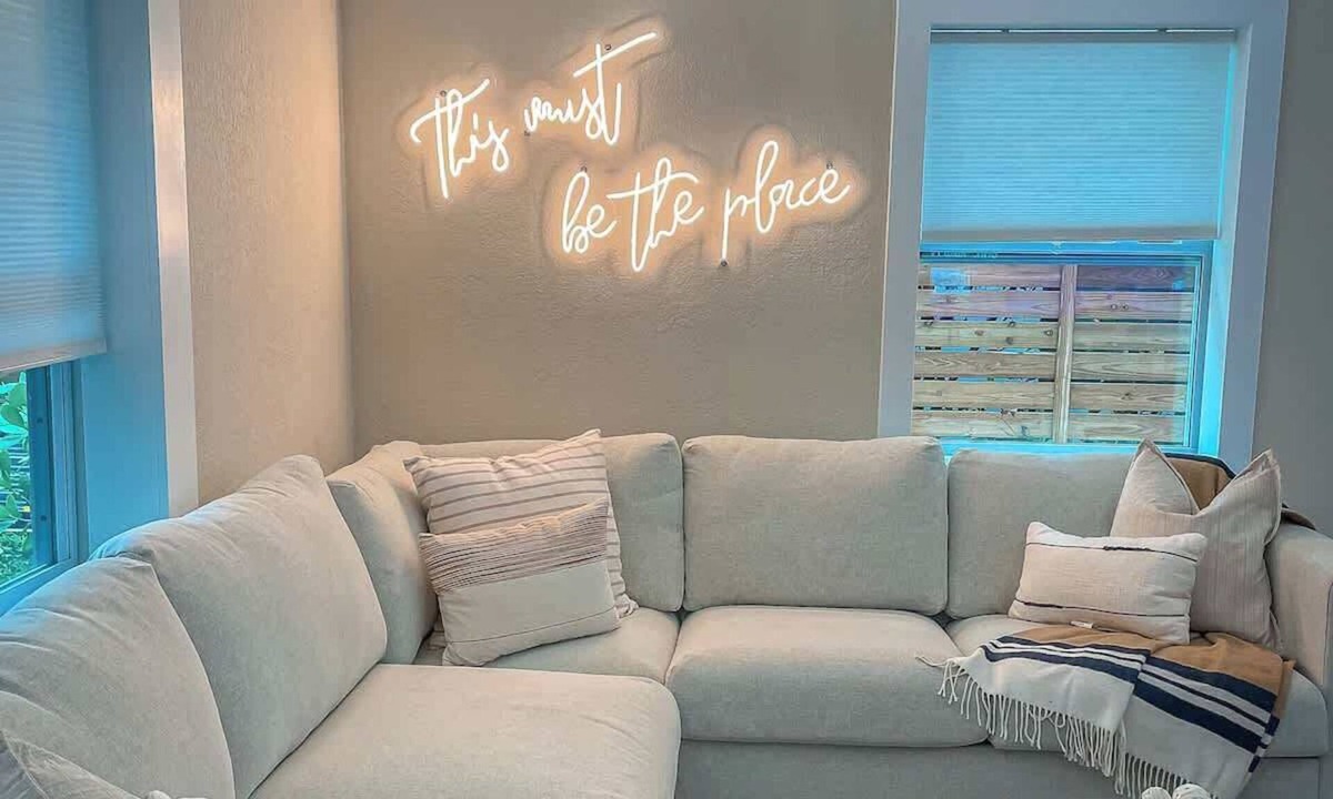 Victoria Park House | Walk to Las Olas | Private Patio + Modern Design